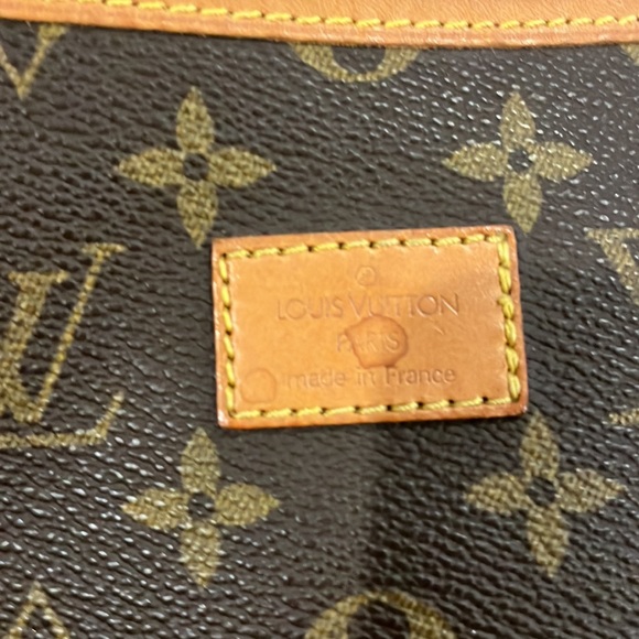 LOUIS VUITTON • SAUMUR 35 CROSSBODY BAG - Picture 11 of 11
